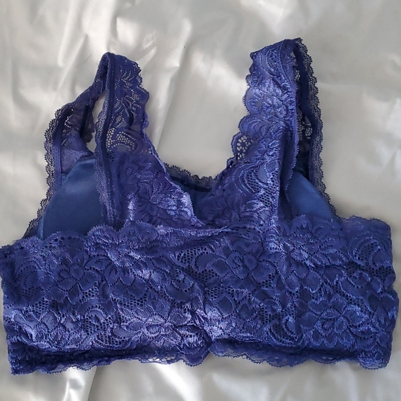 Front crossover lace bra - Picture 4 of 5